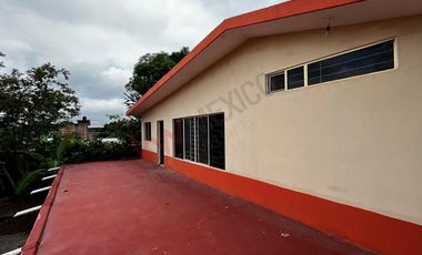 Casa en esquina con terreno de 490 m2 en COITA en VENTA