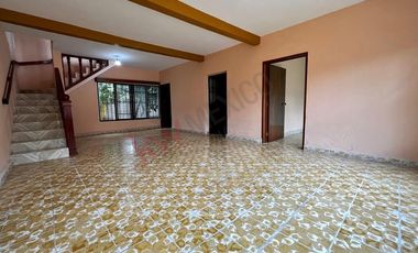 Casa en esquina con terreno de 490 m2 en COITA en VENTA