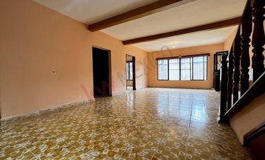 Casa en esquina con terreno de 490 m2 en COITA en VENTA