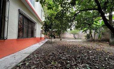 Casa en esquina con terreno de 490 m2 en COITA en VENTA