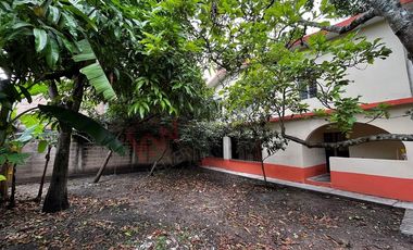 Casa en esquina con terreno de 490 m2 en COITA en VENTA