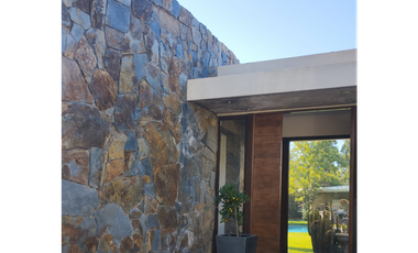 Venta Oportunidad Casa Condominio en Chicureo