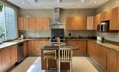 Preciosa casa en Bosques de las Lomas, privada .  Renta
