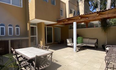 Frente al Grand San Francisco, recién remodelada!