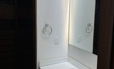 Frente al Grand San Francisco, recién remodelada!