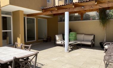 Frente al Grand San Francisco, recién remodelada!
