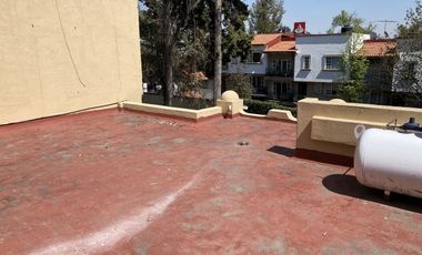 Frente al Grand San Francisco, recién remodelada!