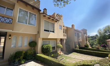Frente al Grand San Francisco, recién remodelada!
