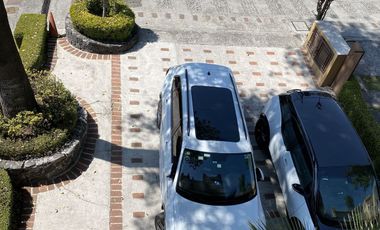 Frente al Grand San Francisco, recién remodelada!