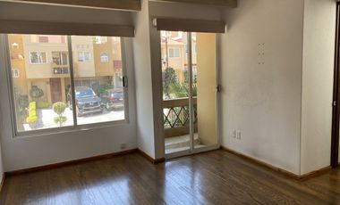 Frente al Grand San Francisco, recién remodelada!