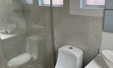 Frente al Grand San Francisco, recién remodelada!