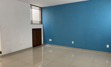 Frente al Grand San Francisco, recién remodelada!