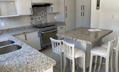 Frente al Grand San Francisco, recién remodelada!