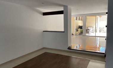 Frente al Grand San Francisco, recién remodelada!