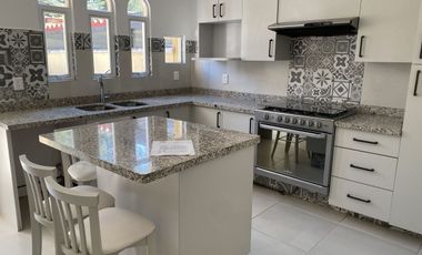 Frente al Grand San Francisco, recién remodelada!