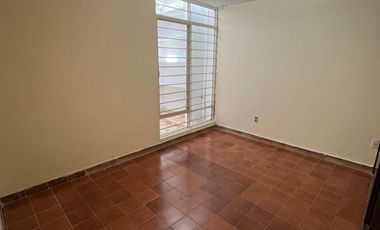 CASA EN VENTA CON RECAMARAS EN PB RESIDENCIAL DEL VALLE  AL PONIENTE DE AGS.