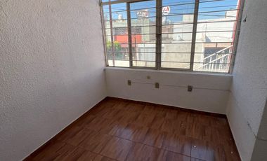 CASA EN VENTA CON RECAMARAS EN PB RESIDENCIAL DEL VALLE  AL PONIENTE DE AGS.