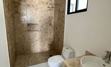 CASA EN VENTA DE 3 HABITACIONES Y ALBERCA EN PRIVADA CON AMENIDADES, ZENDERA