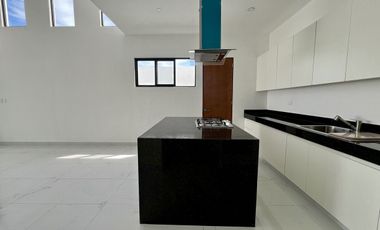 CASA EN VENTA DE 3 HABITACIONES Y ALBERCA EN PRIVADA CON AMENIDADES, ZENDERA