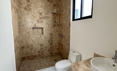 CASA EN VENTA DE 3 HABITACIONES Y ALBERCA EN PRIVADA CON AMENIDADES, ZENDERA