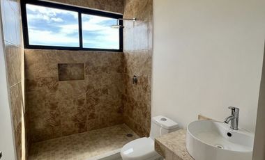 CASA EN VENTA DE 3 HABITACIONES Y ALBERCA EN PRIVADA CON AMENIDADES, ZENDERA