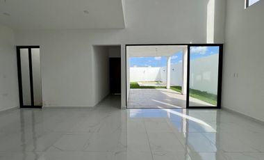 CASA EN VENTA DE 3 HABITACIONES Y ALBERCA EN PRIVADA CON AMENIDADES, ZENDERA