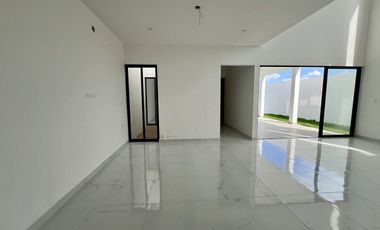 CASA EN VENTA DE 3 HABITACIONES Y ALBERCA EN PRIVADA CON AMENIDADES, ZENDERA