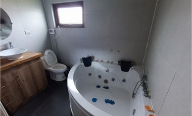 SE VENDE CASA EN PARCELA A 5 KILÓMETROS DE LOS NGELES