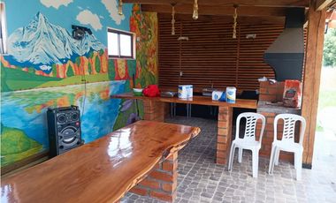 SE VENDE CASA EN PARCELA A 5 KILÓMETROS DE LOS NGELES