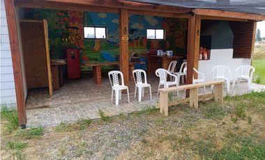 SE VENDE CASA EN PARCELA A 5 KILÓMETROS DE LOS NGELES