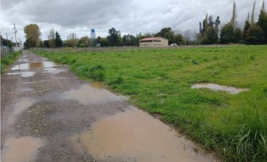SE VENDE PARCELA ORILLA DE CARRETERA A 4 KILÓMETROS DE LOS NGELES