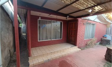 SE VENDE PROPIEDAD CON 3 CASAS EN CALLE LATORRE