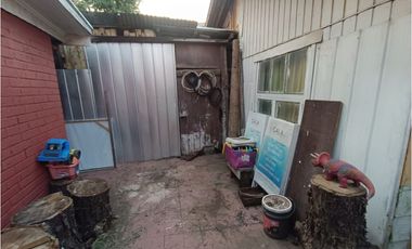 SE VENDE PROPIEDAD CON 3 CASAS EN CALLE LATORRE
