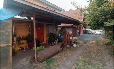 SE VENDE PROPIEDAD CON 3 CASAS EN CALLE LATORRE