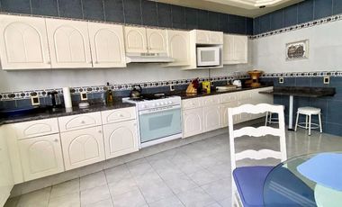 Lujosa residencia amueblada en zona estratégica de Bosques de las Lomas