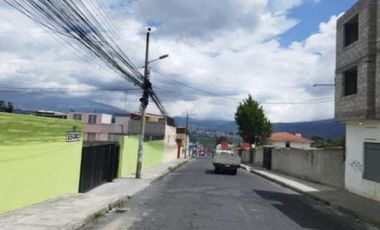 VIVIENDA UNIFAMILIAR DE 3 PISOS, EN VENTA, EN SAN JOSÉ DE MORÁN CALDERÓN-PICHINCHA