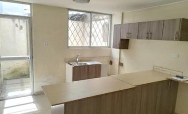 VIVIENDA UNIFAMILIAR DE 3 PISOS, EN VENTA, EN SAN JOSÉ DE MORÁN CALDERÓN-PICHINCHA