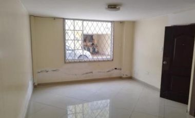 VIVIENDA UNIFAMILIAR DE 3 PISOS, EN VENTA, EN SAN JOSÉ DE MORÁN CALDERÓN-PICHINCHA