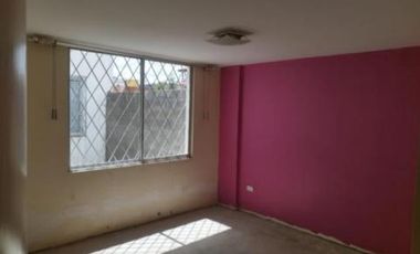 VIVIENDA UNIFAMILIAR DE 3 PISOS, EN VENTA, EN SAN JOSÉ DE MORÁN CALDERÓN-PICHINCHA