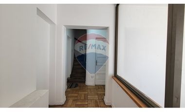 Oportunidad en Providencia: Casa con uso comercial