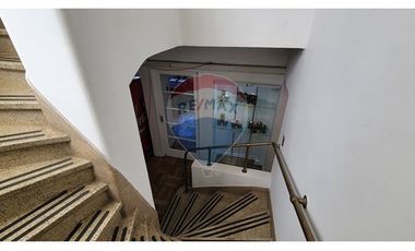 Oportunidad en Providencia: Casa con uso comercial