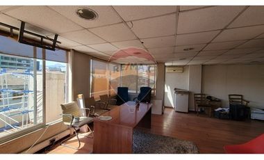 Oportunidad en Providencia: Casa con uso comercial