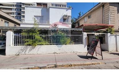 Oportunidad en Providencia: Casa con uso comercial