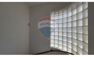 Oportunidad en Providencia: Casa con uso comercial