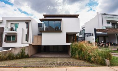 RESIDENCIA EN VENTA EN VALLE REAL, ZAPOPAN