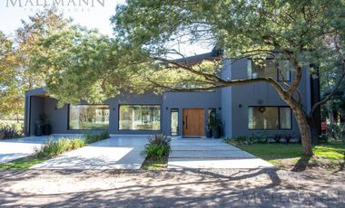 Casa en Venta o Alquiler Amoblada Tessalia I Mallmann Propiedades