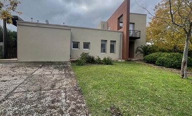 Casa en venta  en Los Castores Nordelta