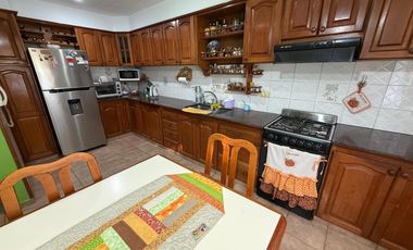 Manuel Castro 1800. Casa en Venta 3 ambientes. Remedios de Escalada.