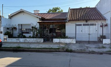 Manuel Castro 1800. Casa en Venta 3 ambientes. Remedios de Escalada.