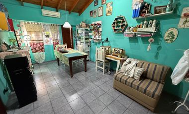 Manuel Castro 1800. Casa en Venta 3 ambientes. Remedios de Escalada.